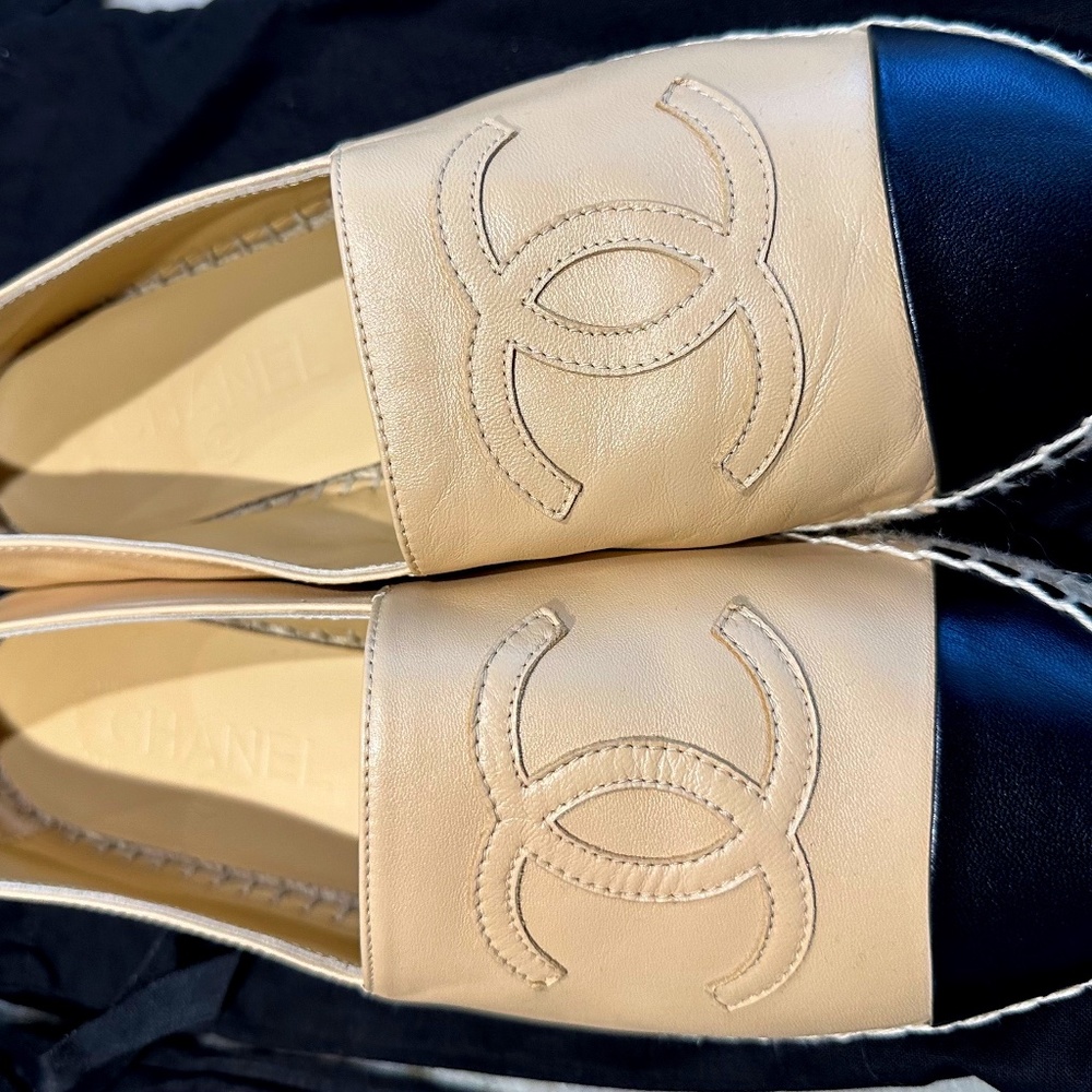 New in box Chanel lambskin beige and black size 39 Espadrilles